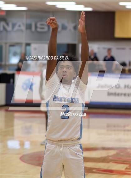 Thumbnail 1 in Summer Creek vs Paetow (McDonald's Texas Invitational) photogallery.