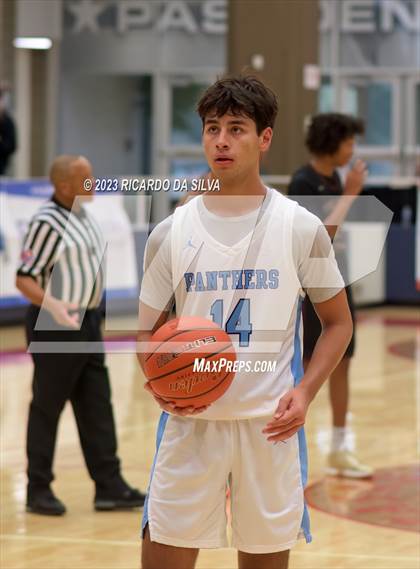 Thumbnail 3 in Summer Creek vs Paetow (McDonald's Texas Invitational) photogallery.