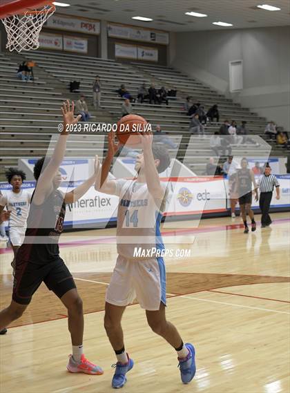 Thumbnail 3 in Summer Creek vs Paetow (McDonald's Texas Invitational) photogallery.