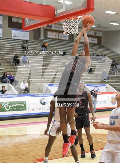 Thumbnail 1 in Summer Creek vs Paetow (McDonald's Texas Invitational) photogallery.
