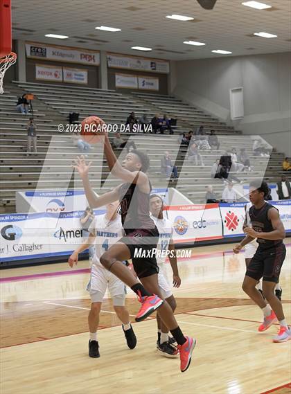 Thumbnail 1 in Summer Creek vs Paetow (McDonald's Texas Invitational) photogallery.