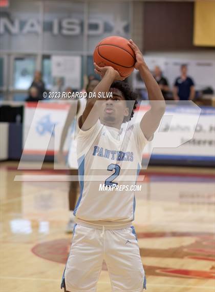 Thumbnail 3 in Summer Creek vs Paetow (McDonald's Texas Invitational) photogallery.