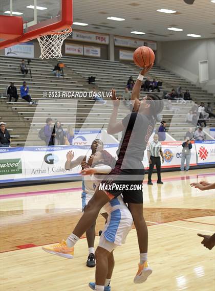 Thumbnail 1 in Summer Creek vs Paetow (McDonald's Texas Invitational) photogallery.