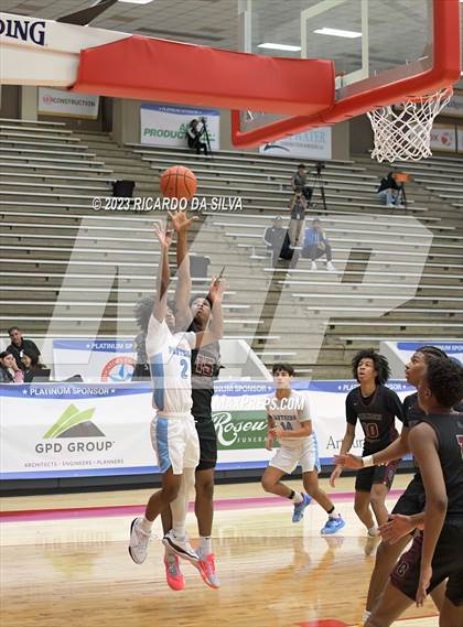 Thumbnail 1 in Summer Creek vs Paetow (McDonald's Texas Invitational) photogallery.