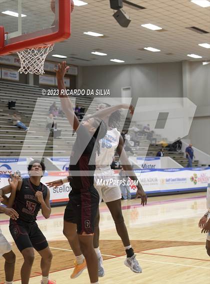 Thumbnail 1 in Summer Creek vs Paetow (McDonald's Texas Invitational) photogallery.