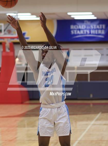 Thumbnail 1 in Summer Creek vs Paetow (McDonald's Texas Invitational) photogallery.