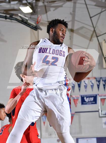 Thumbnail 3 in Pleasant Grove vs. Folsom (St. Hope Elite Classic) photogallery.