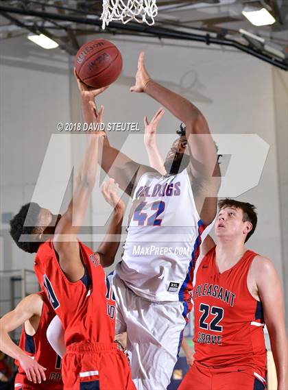 Thumbnail 3 in Pleasant Grove vs. Folsom (St. Hope Elite Classic) photogallery.