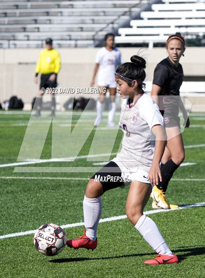 Thumbnail 1 in Burleson vs. Lewisville (LD Bell Blue Raider Invitational) photogallery.