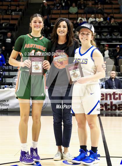 Thumbnail 2 in Porterville @ Bakersfield Christian (CIF CS Division 3 Championship) photogallery.