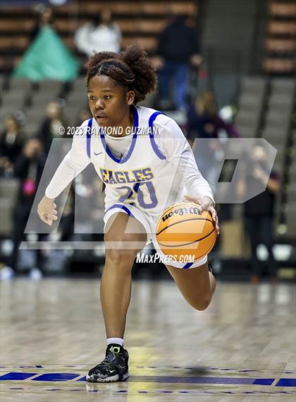 Thumbnail 2 in Porterville @ Bakersfield Christian (CIF CS Division 3 Championship) photogallery.