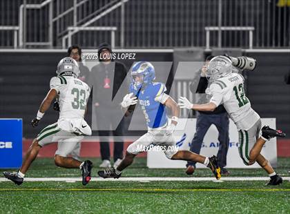 Thumbnail 3 in De La Salle vs. Santa Margarita (CIF Open DIV Final) photogallery.