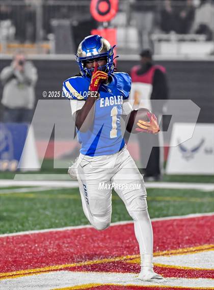 Thumbnail 1 in De La Salle vs. Santa Margarita (CIF Open DIV Final) photogallery.