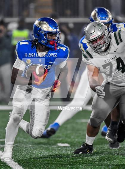 Thumbnail 3 in De La Salle vs. Santa Margarita (CIF Open DIV Final) photogallery.