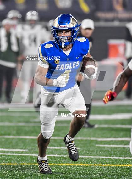 Thumbnail 3 in De La Salle vs. Santa Margarita (CIF Open DIV Final) photogallery.