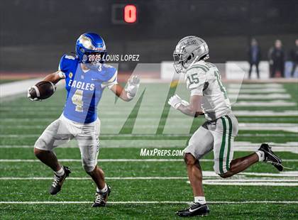 Thumbnail 3 in De La Salle vs. Santa Margarita (CIF Open DIV Final) photogallery.