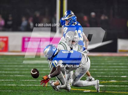 Thumbnail 1 in De La Salle vs. Santa Margarita (CIF Open DIV Final) photogallery.