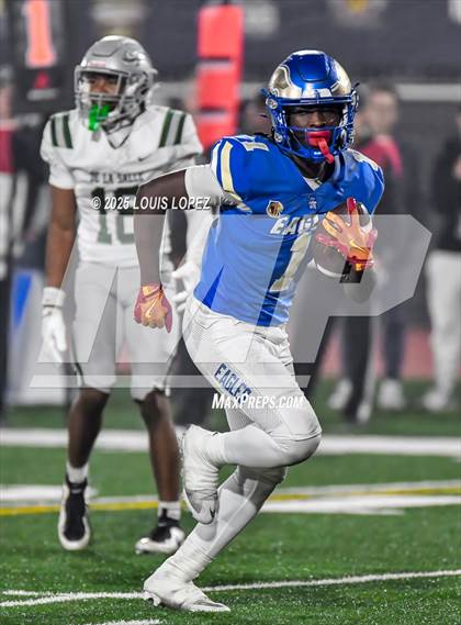 Thumbnail 3 in De La Salle vs. Santa Margarita (CIF Open DIV Final) photogallery.