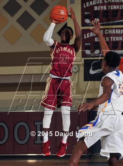Thumbnail 3 in Alemany vs. King (MaxPreps Holiday Classic) photogallery.
