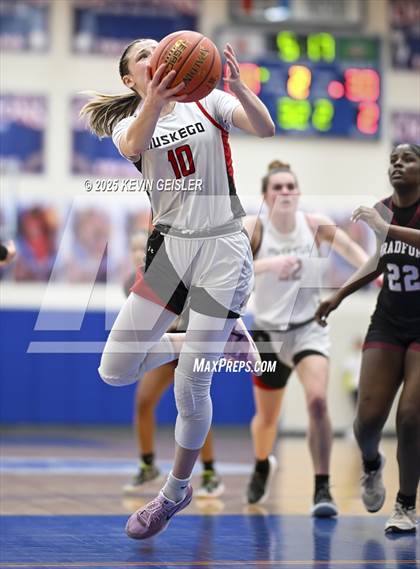 Thumbnail 1 in Muskego vs. Kenosha Bradford (WIAA Division 1 Quarterfinal) photogallery.