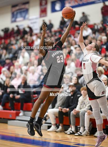 Thumbnail 1 in Muskego vs. Kenosha Bradford (WIAA Division 1 Quarterfinal) photogallery.