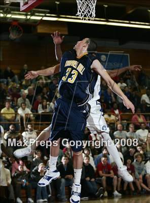 Thumbnail 2 in Compton vs. Campbell Hall (MaxPreps Holiday Classic) photogallery.
