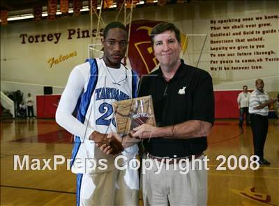 Thumbnail 2 in Compton vs. Campbell Hall (MaxPreps Holiday Classic) photogallery.