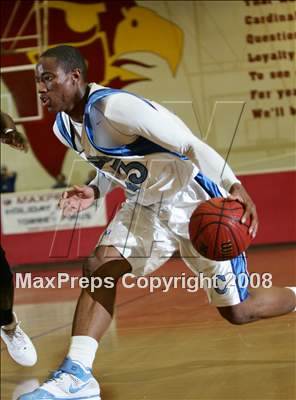 Thumbnail 2 in Compton vs. Campbell Hall (MaxPreps Holiday Classic) photogallery.