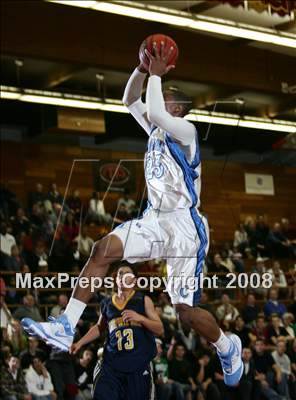 Thumbnail 2 in Compton vs. Campbell Hall (MaxPreps Holiday Classic) photogallery.
