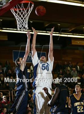 Thumbnail 2 in Compton vs. Campbell Hall (MaxPreps Holiday Classic) photogallery.