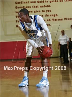 Thumbnail 3 in Compton vs. Campbell Hall (MaxPreps Holiday Classic) photogallery.