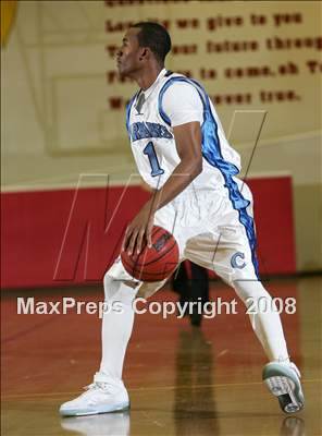 Thumbnail 3 in Compton vs. Campbell Hall (MaxPreps Holiday Classic) photogallery.