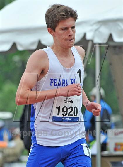 Thumbnail 2 in Loucks Games (3000m Steeplechase) photogallery.