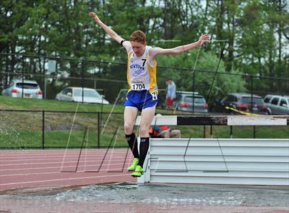 Thumbnail 2 in Loucks Games (3000m Steeplechase) photogallery.