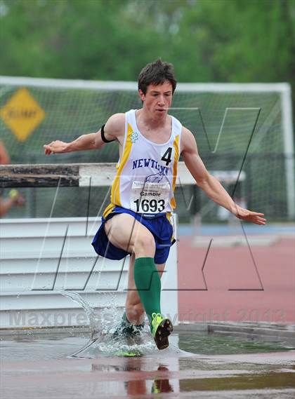 Thumbnail 1 in Loucks Games (3000m Steeplechase) photogallery.