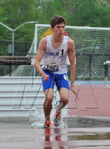 Thumbnail 1 in Loucks Games (3000m Steeplechase) photogallery.