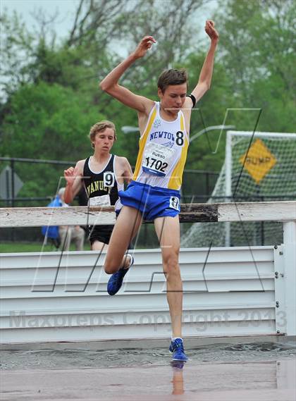 Thumbnail 1 in Loucks Games (3000m Steeplechase) photogallery.