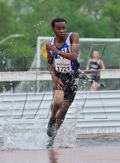 Thumbnail 2 in Loucks Games (3000m Steeplechase) photogallery.