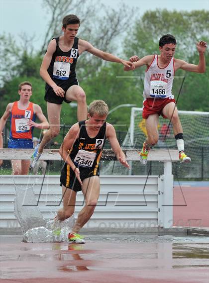 Thumbnail 3 in Loucks Games (3000m Steeplechase) photogallery.