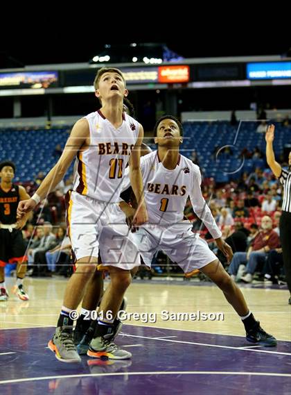 Thumbnail 3 in Menlo-Atherton vs Berkeley (CIF NorCal Regional D1 Final) photogallery.