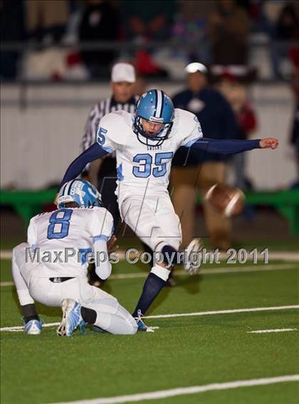 Thumbnail 2 in Wimberley vs. Sweeny (3A Region 4 Regionals) photogallery.