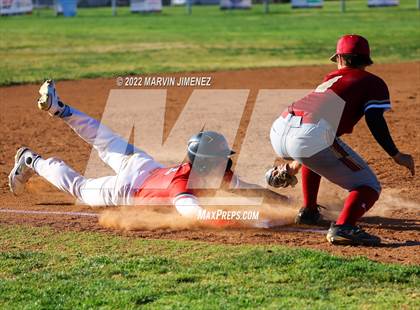 Thumbnail 1 in Oaks Christian vs Grce Brethren photogallery.