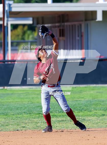 Thumbnail 2 in Oaks Christian vs Grce Brethren photogallery.