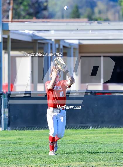 Thumbnail 3 in Oaks Christian vs Grce Brethren photogallery.