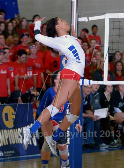 Thumbnail 1 in Granite Bay vs. Los Alamitos (CIF State D1 Final) photogallery.