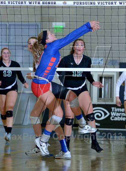 Thumbnail 3 in Granite Bay vs. Los Alamitos (CIF State D1 Final) photogallery.