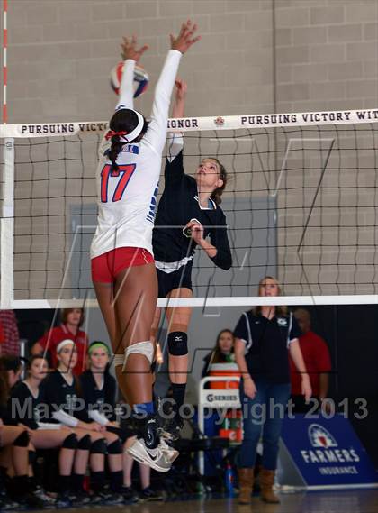 Thumbnail 1 in Granite Bay vs. Los Alamitos (CIF State D1 Final) photogallery.