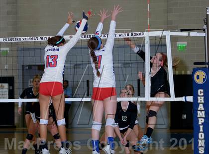 Thumbnail 2 in Granite Bay vs. Los Alamitos (CIF State D1 Final) photogallery.