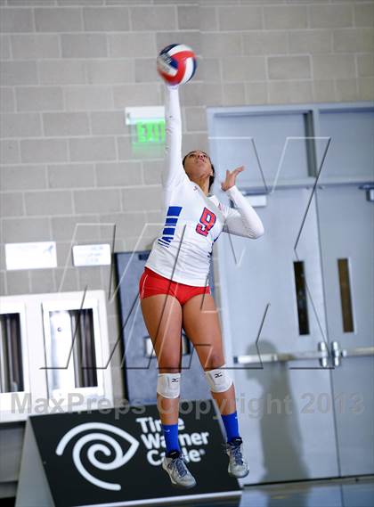 Thumbnail 1 in Granite Bay vs. Los Alamitos (CIF State D1 Final) photogallery.