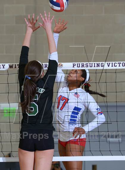 Thumbnail 3 in Granite Bay vs. Los Alamitos (CIF State D1 Final) photogallery.